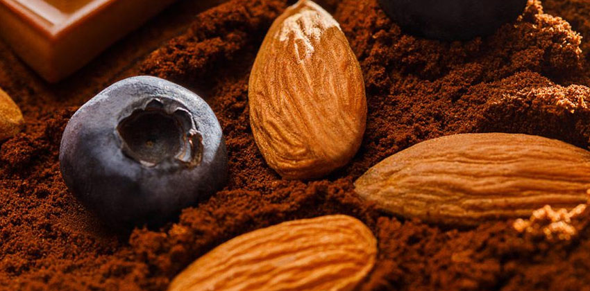 بادام درصد بالایی از پروتئین دارد